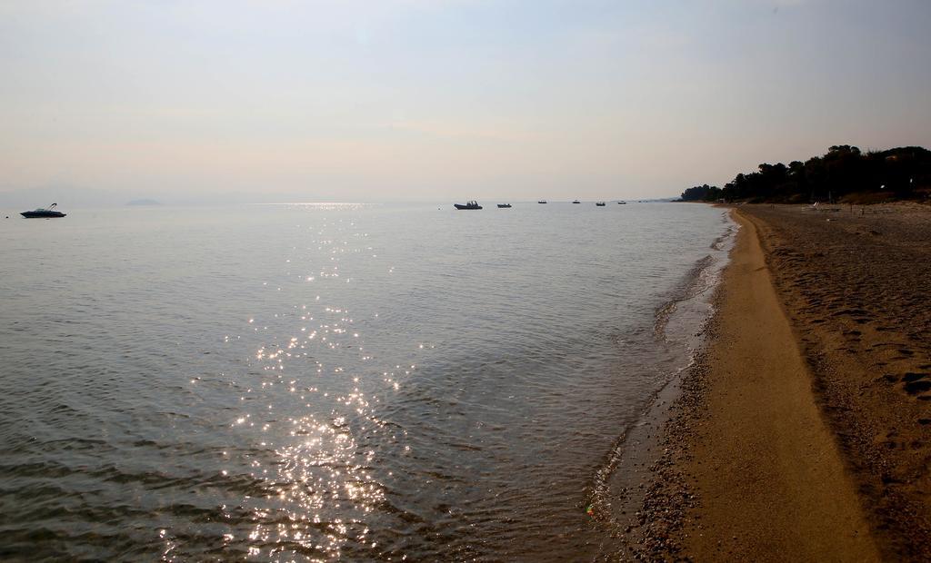 Beach Front Chanioti Полихроно Экстерьер фото